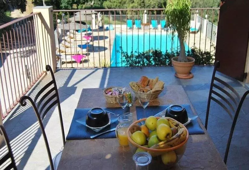 Villa Nais B&b