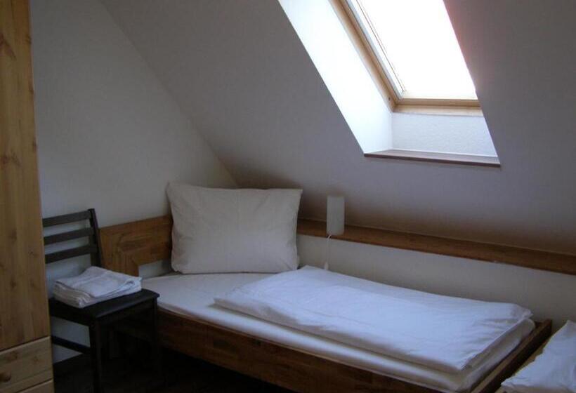 هتل Alt Vinnhorst