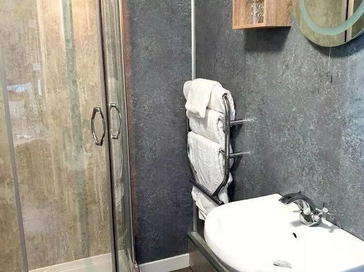 تختخواب و صبحانه Briarbank Guest House