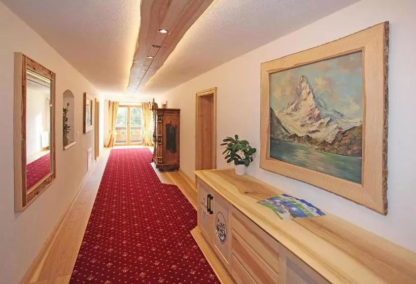 Hotelli Alpenhof Krün