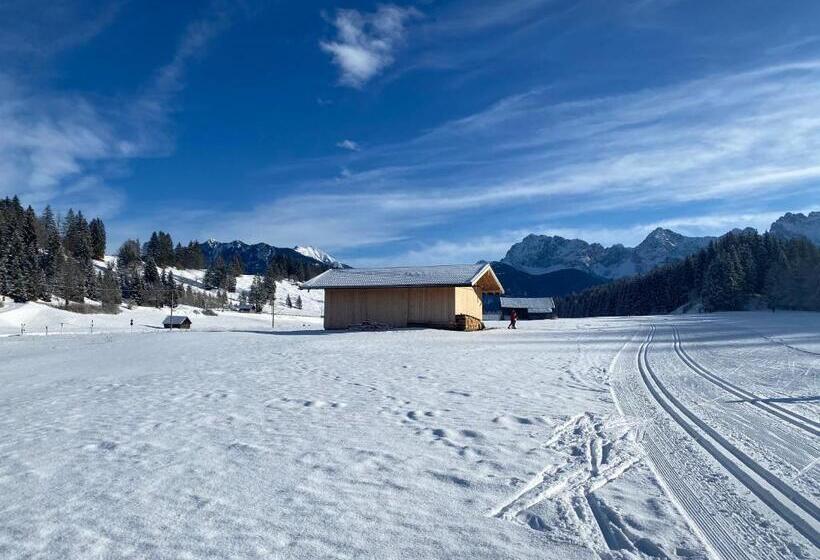 Отель Alpenhof Krün