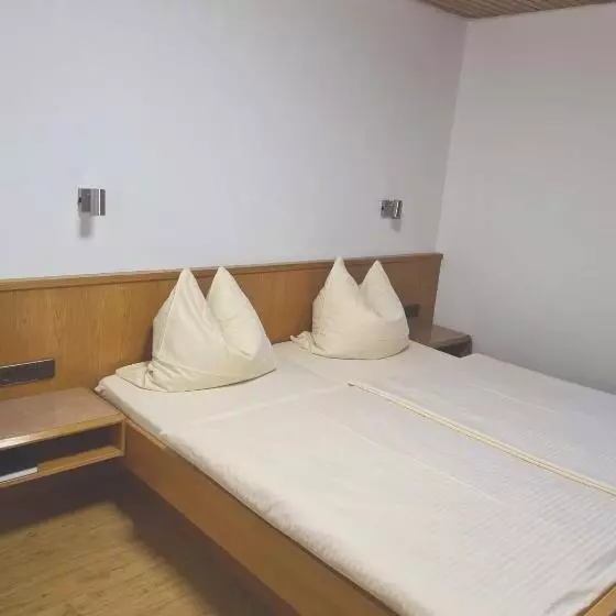 ホテル Pension Zum Grünen Wald