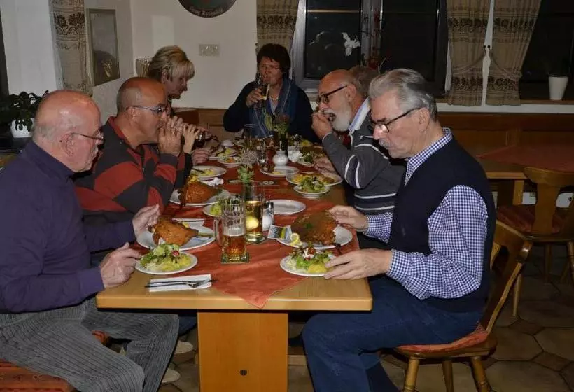 ホテル Pension Zum Grünen Wald