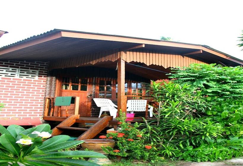 Hotelli The Boardroom Beach Bungalows