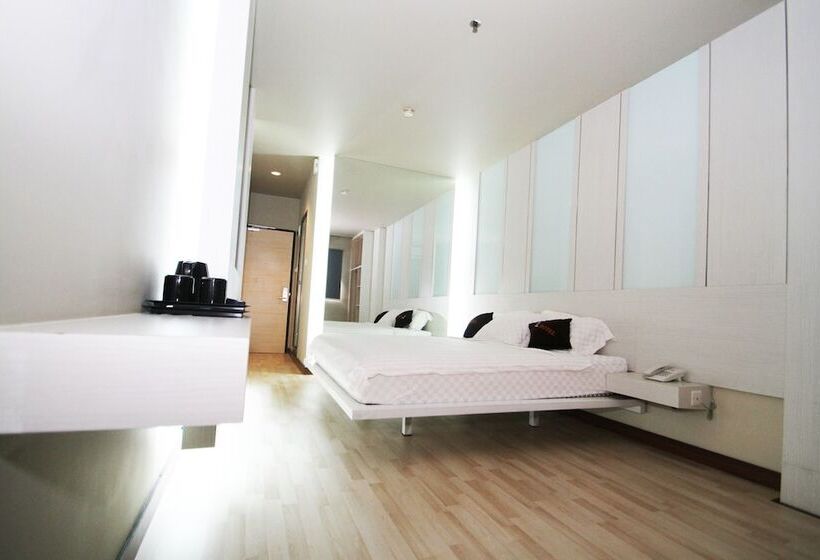 The L Hotel Entertainment