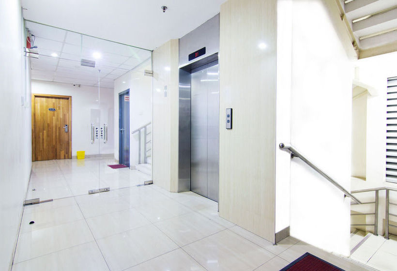 בית מלון כפרי Zen Rooms Palmerah Barat