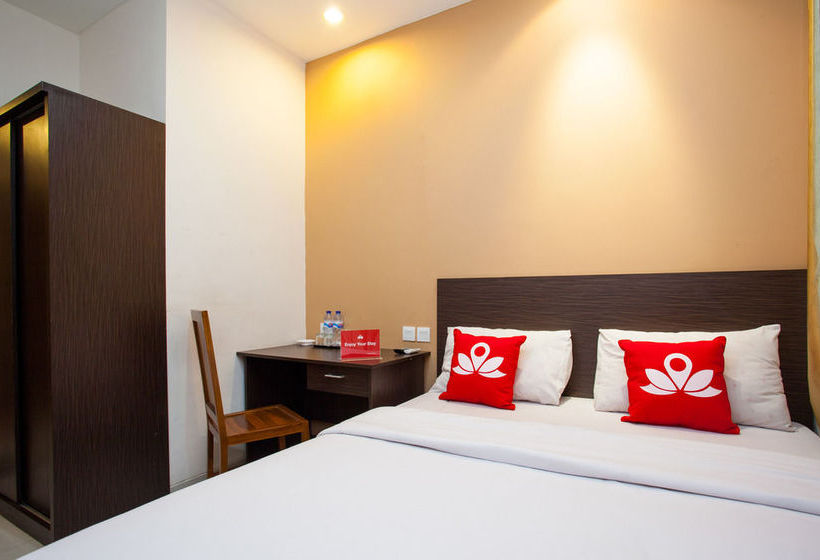 בית מלון כפרי Zen Rooms Palmerah Barat