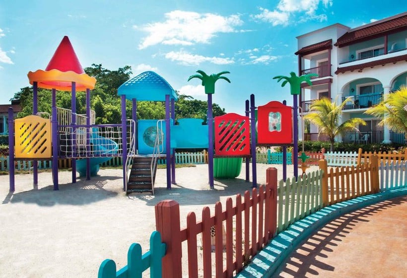 Memories Paraiso Beach Resort