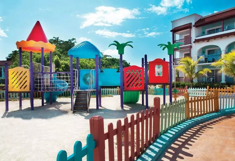 Memories Paraiso Beach Resort