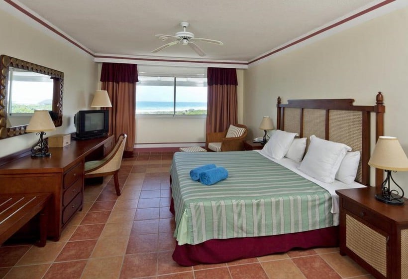 Memories Paraiso Beach Resort