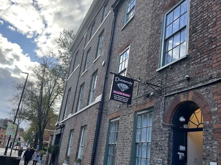 تختخواب و صبحانه Diamonds Inn