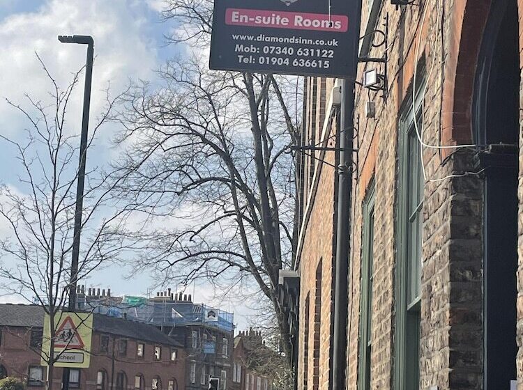 تختخواب و صبحانه Diamonds Inn