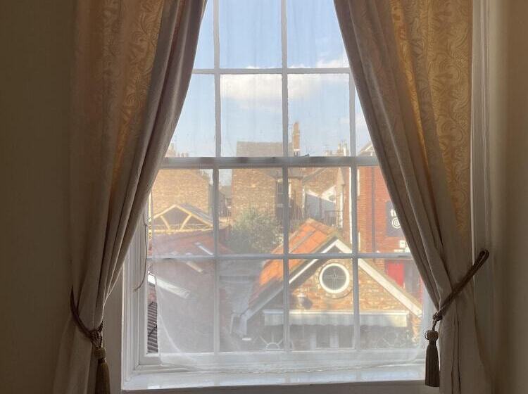 تختخواب و صبحانه Diamonds Inn