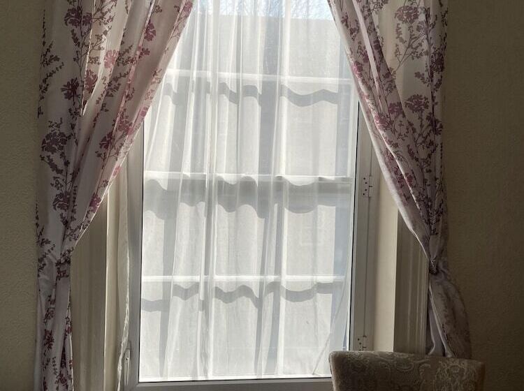 تختخواب و صبحانه Diamonds Inn