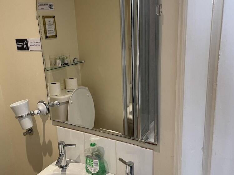 تختخواب و صبحانه Diamonds Inn