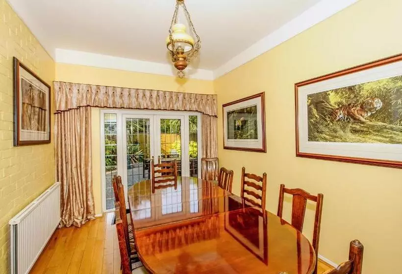 Bed and Breakfast Foy House