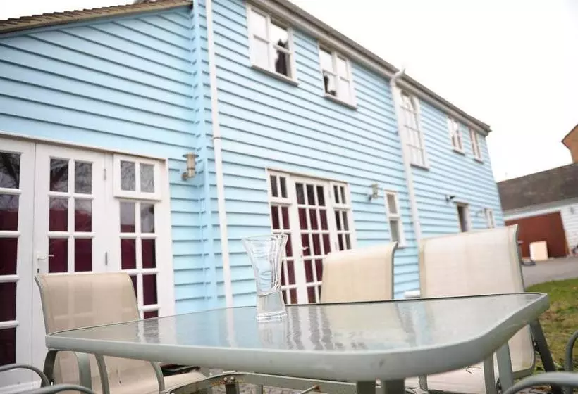 Hotelli The Greyhound Cottage