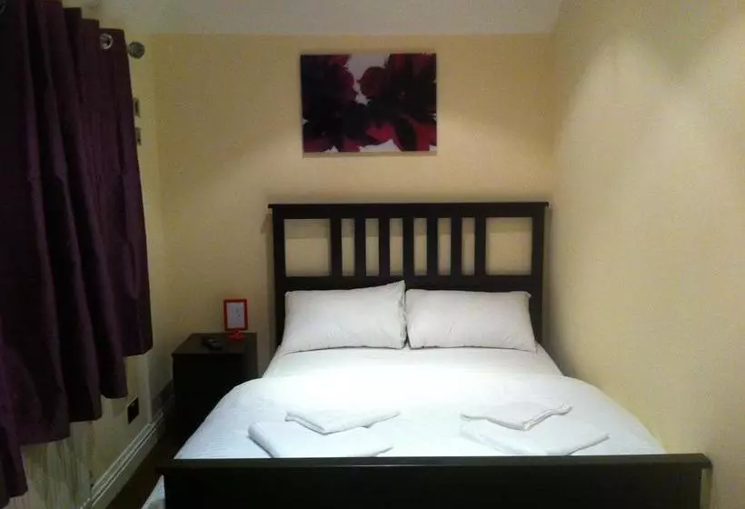 Hotelli The Greyhound Cottage