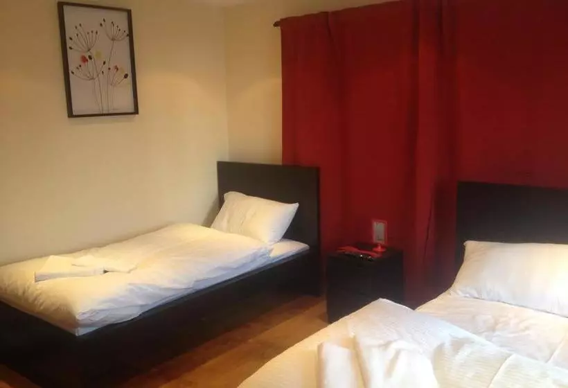 Hotelli The Greyhound Cottage