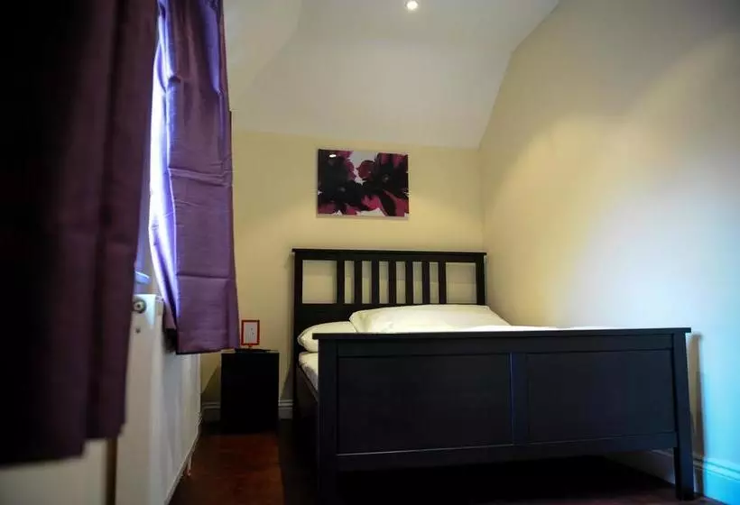 Hotelli The Greyhound Cottage