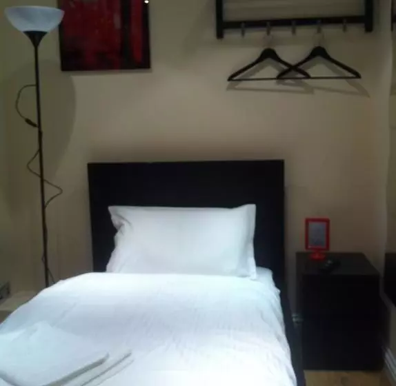 Hotelli The Greyhound Cottage