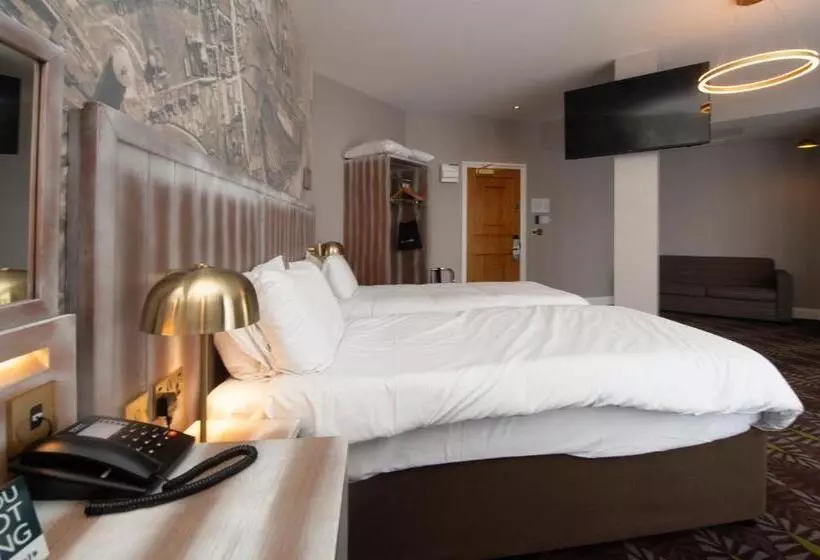 هتل The Saxon Crown Wetherspoon