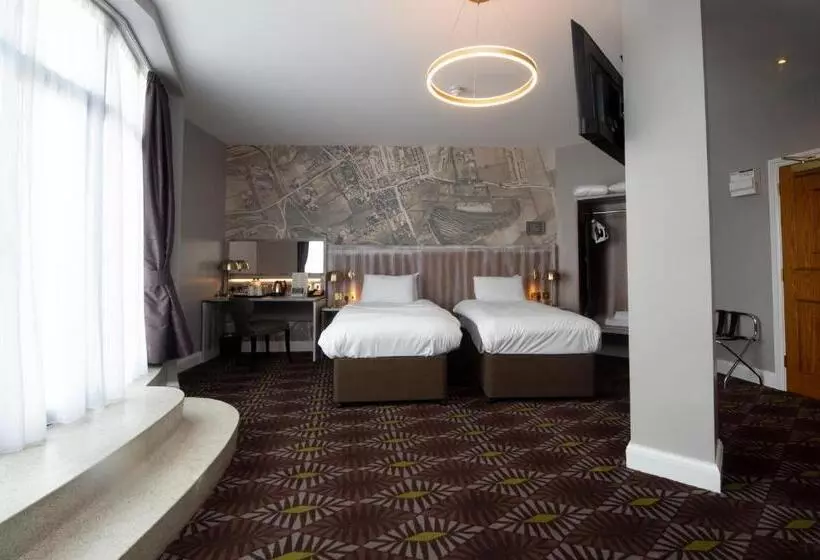 هتل The Saxon Crown Wetherspoon