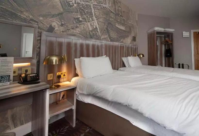 هتل The Saxon Crown Wetherspoon