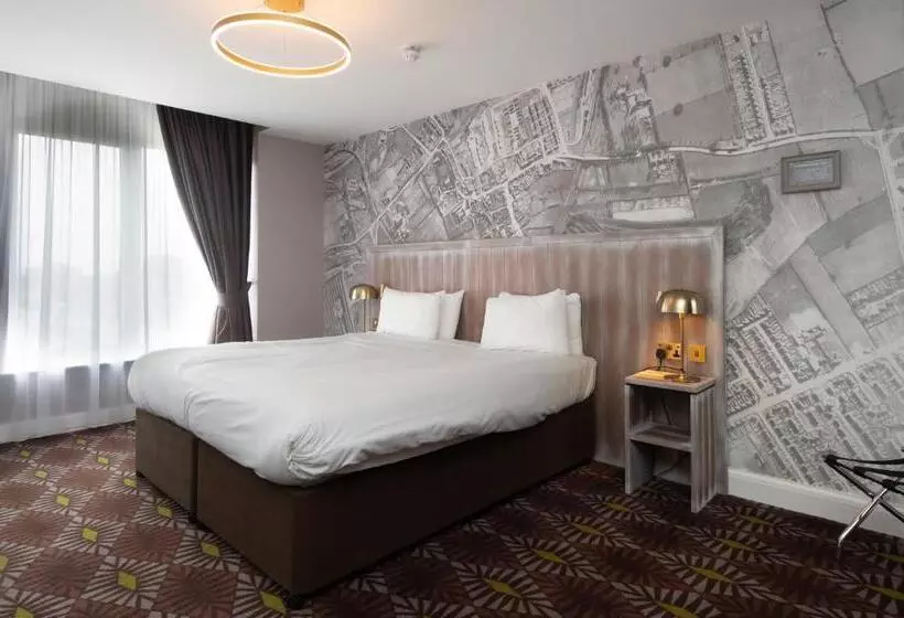 هتل The Saxon Crown Wetherspoon