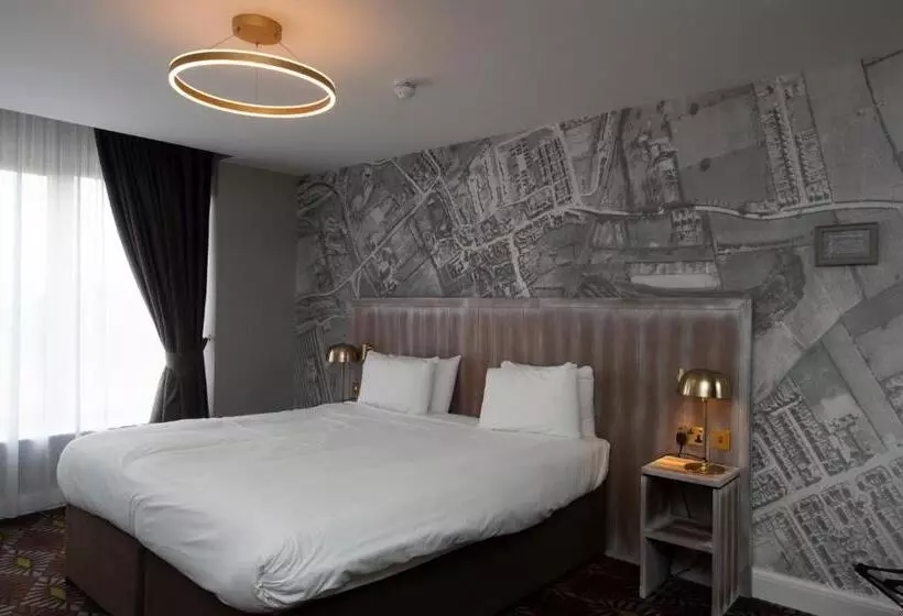 هتل The Saxon Crown Wetherspoon