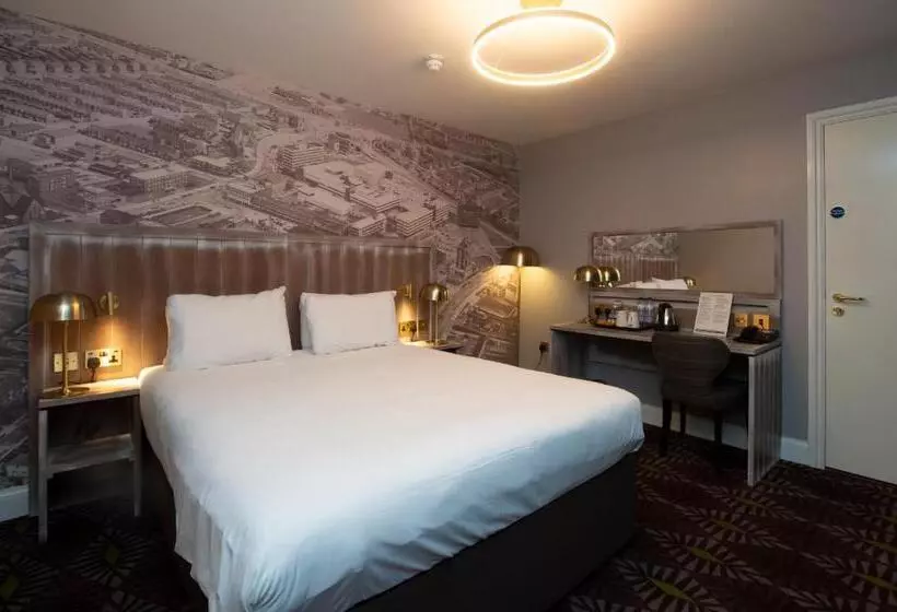 هتل The Saxon Crown Wetherspoon