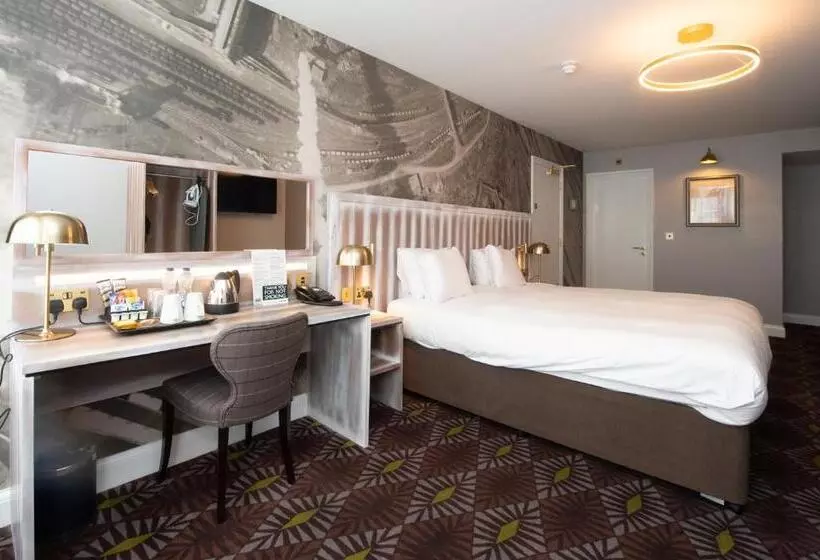 هتل The Saxon Crown Wetherspoon