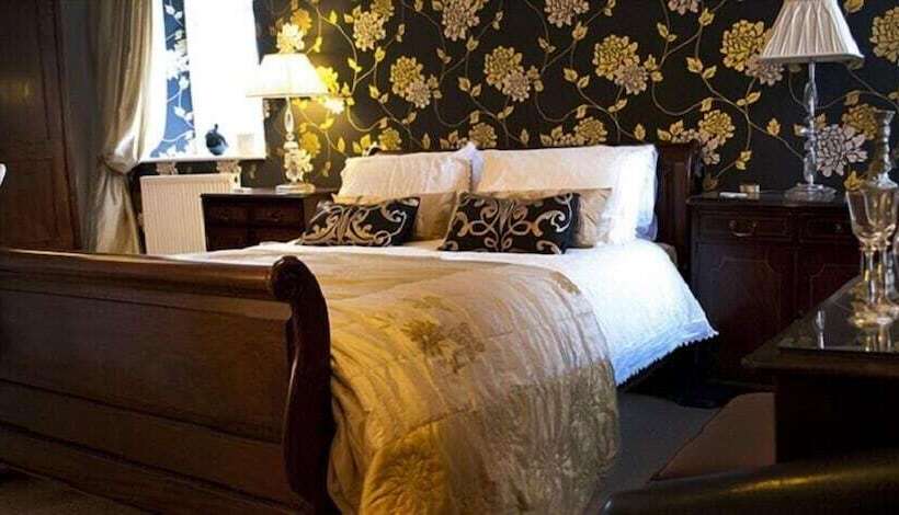 تختخواب و صبحانه The Castle House