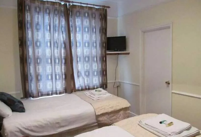 Aamiaismajoitus (B&B) The Pines Guest Accommodation