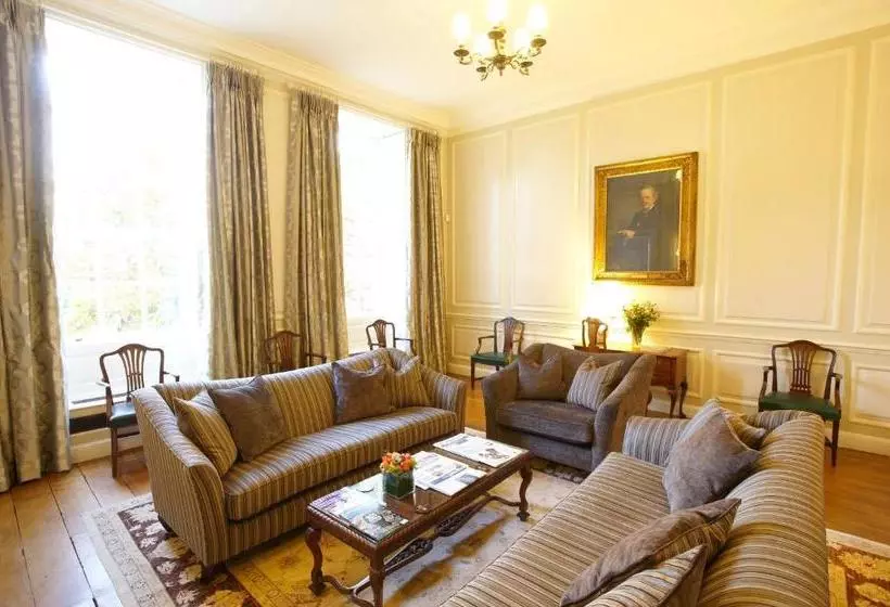 هتل Chicheley Hall