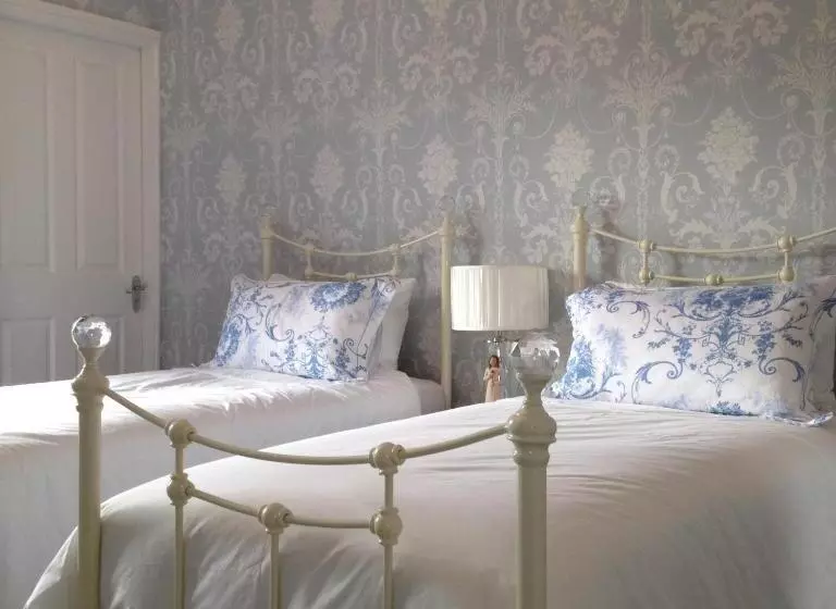 تختخواب و صبحانه Haversham House  Adults Only