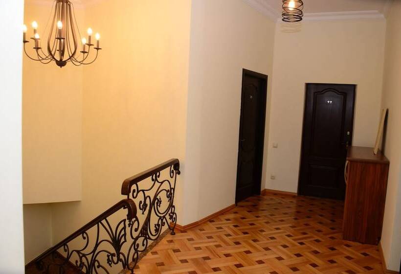 هاستل Guest House Batumi Globus