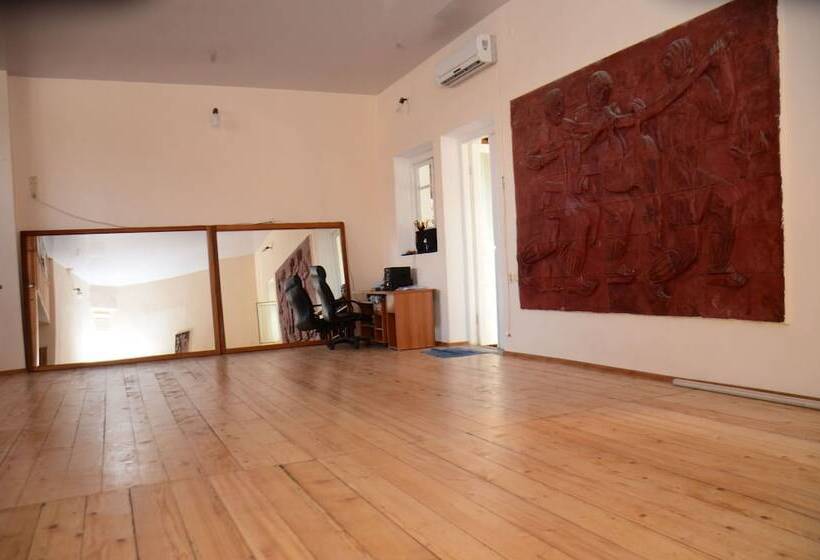 هاستل Guest House Batumi Globus