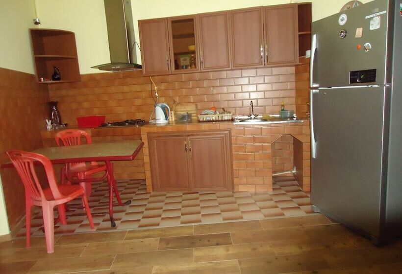 هاستل Guest House Batumi Globus