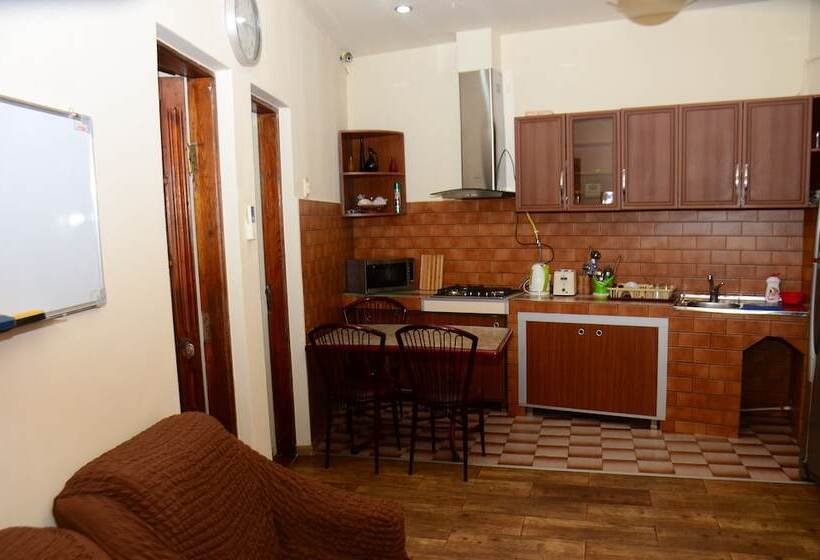 هاستل Guest House Batumi Globus