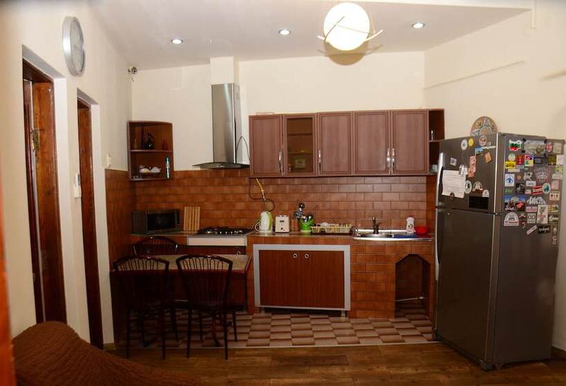 هاستل Guest House Batumi Globus