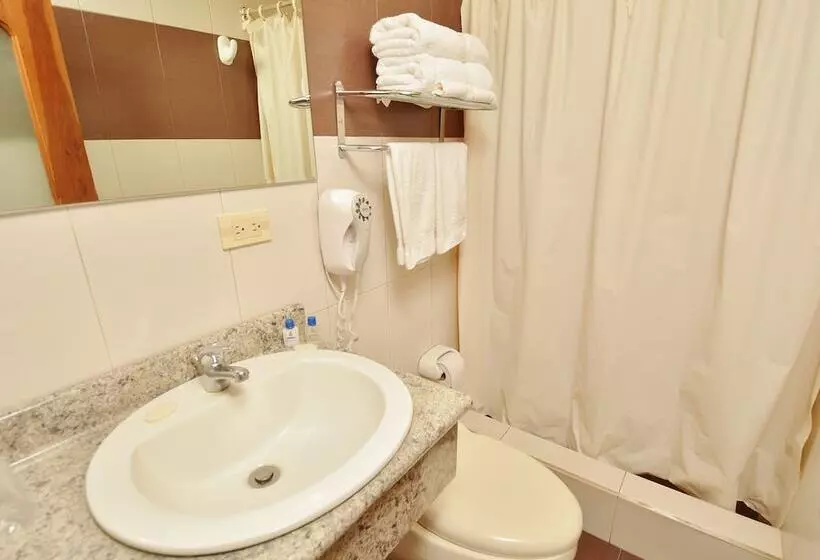 ユースホステル Hostal Gampala