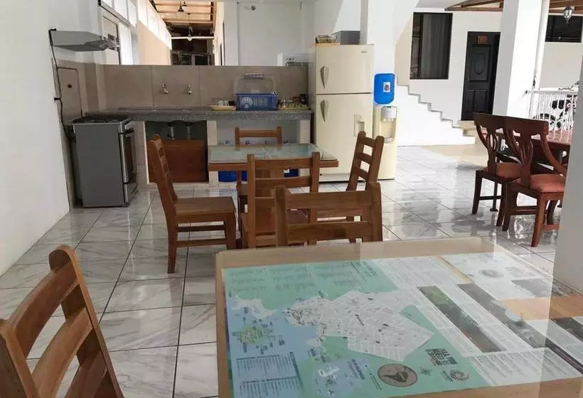 هاستل Hostal La Mirada Del Solitario George