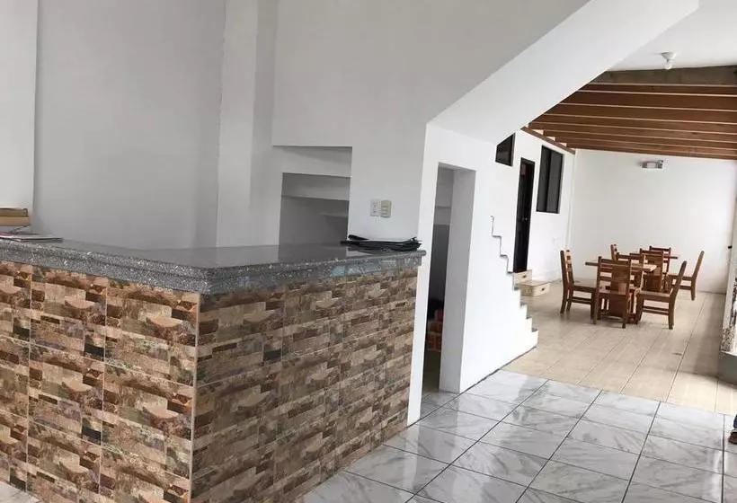 هاستل Hostal La Mirada Del Solitario George
