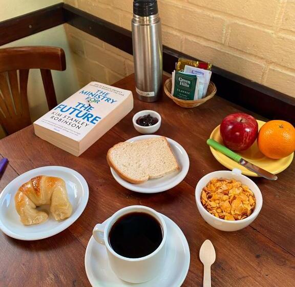 تختخواب و صبحانه Lago Argentino Hostel