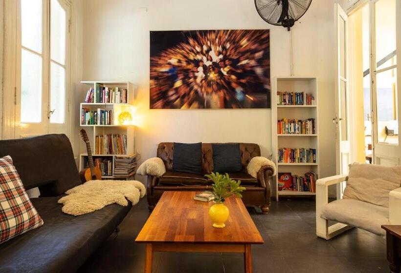 تختخواب و صبحانه Chillhouse