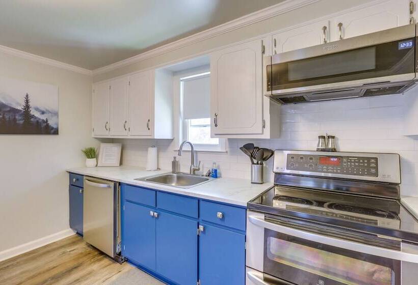 Bright Shelby Cottage W/ Deck & Creek Views!