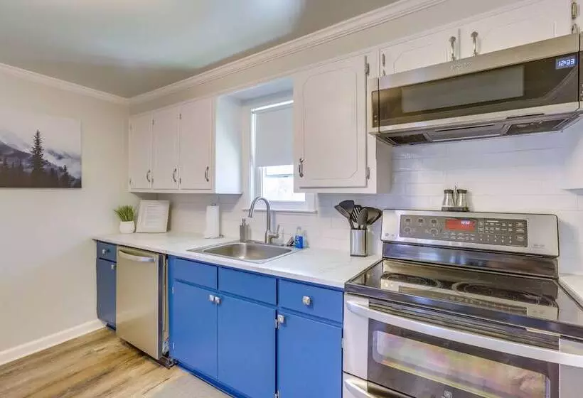 Bright Shelby Cottage W/ Deck & Creek Views!