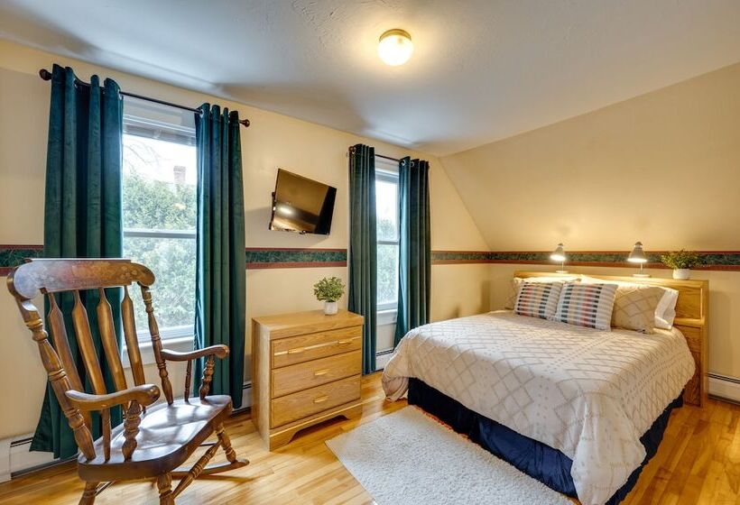 Cozy New Hampshire Retreat W/ Fire Pit & Porch!