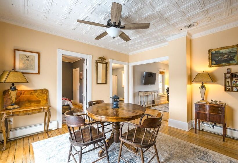 Cozy New Hampshire Retreat W/ Fire Pit & Porch!